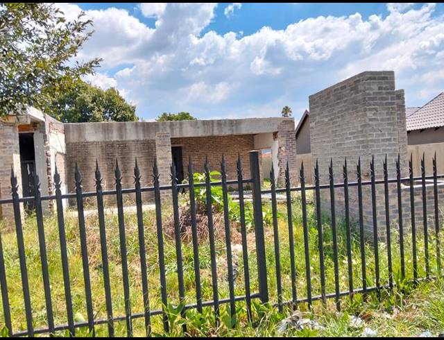 LAND FOR SALE IN NEW REDRUTH